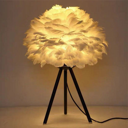 Lámpara de mesa de 1 luz con trípode de hardware y pantalla esférica de plumas francesa tradicional para dormitorio 
