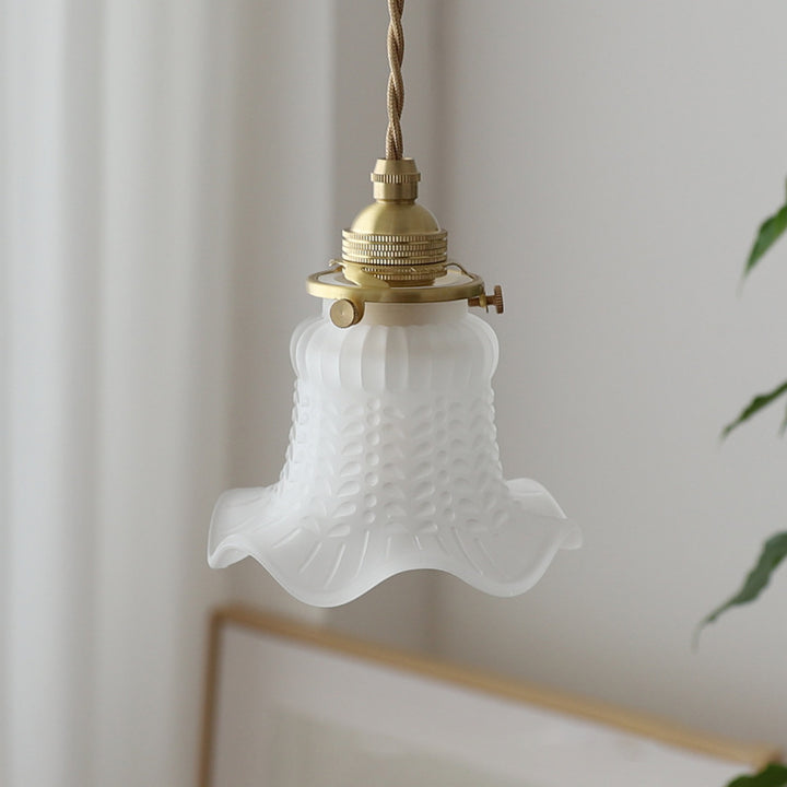 Traditionelle französische Messing-Blumenglas-Schirm 1-Licht-Pendelleuchte für das Schlafzimmer 