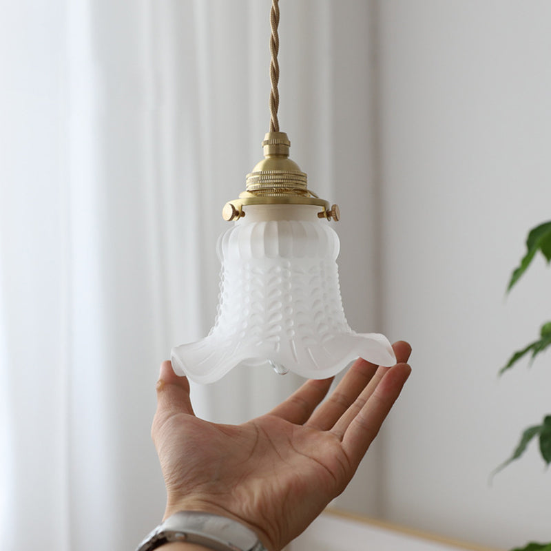 Traditionelle französische Messing-Blumenglas-Schirm 1-Licht-Pendelleuchte für das Schlafzimmer 
