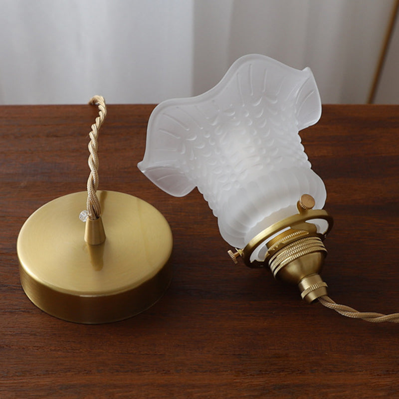 Traditionelle französische Messing-Blumenglas-Schirm 1-Licht-Pendelleuchte für das Schlafzimmer 