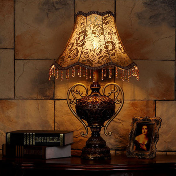 Lampe de table 1 lumière avec abat-jour en dentelle de palais européen traditionnel, base en résine sculptée et frange pour étude 