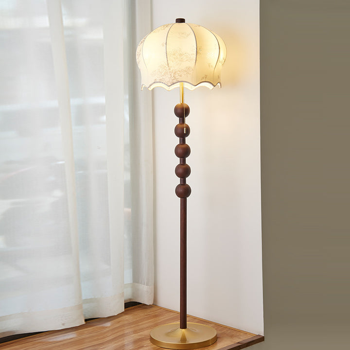 Traditionelle Vintage-Blumenmuster-Stoffschirm Holz Eisenstange 3-Licht Stehende Stehlampe für das Studium 