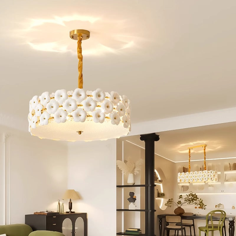 Traditioneller französischer Petal Keramik Glas Zylinder 6-Licht Kronleuchter für das Wohnzimmer 