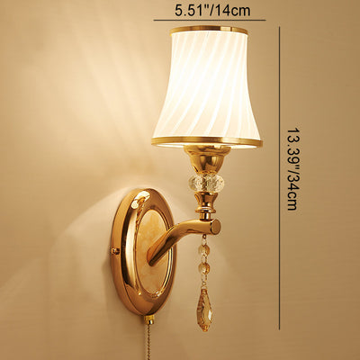Applique murale 1 lumière en alliage de zinc de luxe contemporain avec abat-jour en verre incurvé pour salle à manger 