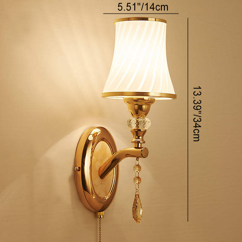 Applique murale 1 lumière en alliage de zinc de luxe contemporain avec abat-jour en verre incurvé pour salle à manger 