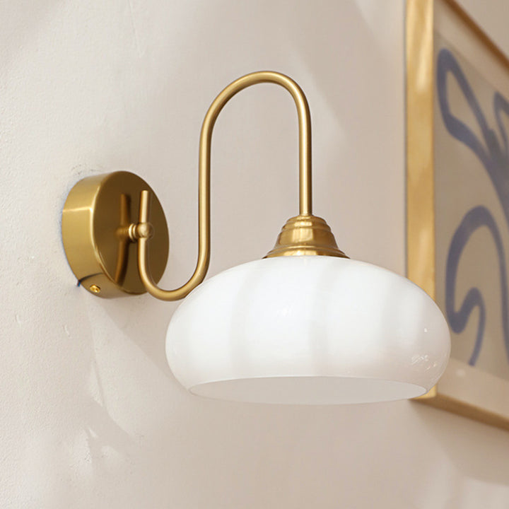 Traditionelle französische Kupfer-Glas-Rundschirm 1-Licht-Wandleuchte für das Schlafzimmer 