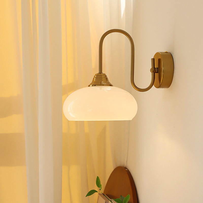 Traditionelle französische Kupfer-Glas-Rundschirm 1-Licht-Wandleuchte für das Schlafzimmer 
