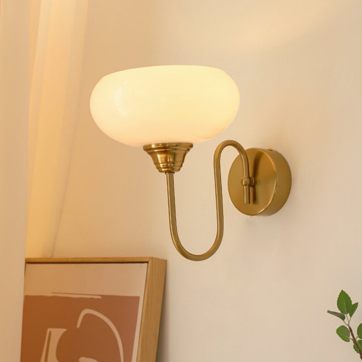 Traditionelle französische Kupfer-Glas-Rundschirm 1-Licht-Wandleuchte für das Schlafzimmer 