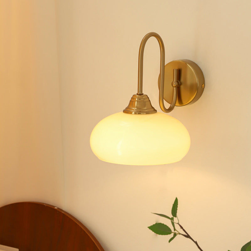 Traditionelle französische Kupfer-Glas-Rundschirm 1-Licht-Wandleuchte für das Schlafzimmer 