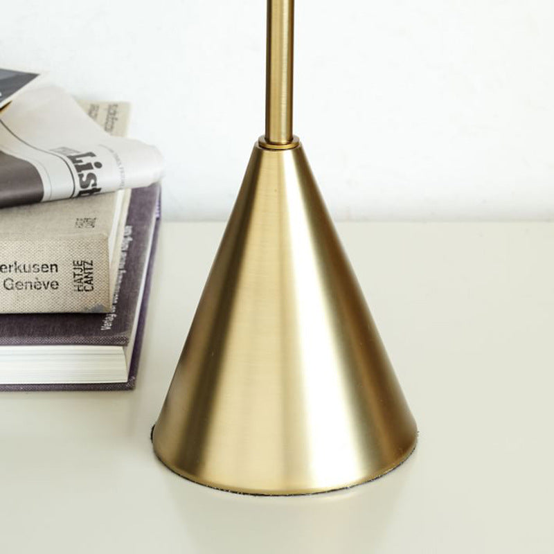 Zeitgenössische Luxus Glas Kegelförmiger Schirm Metallbasis 1-Licht Tischlampe für Schlafzimmer 