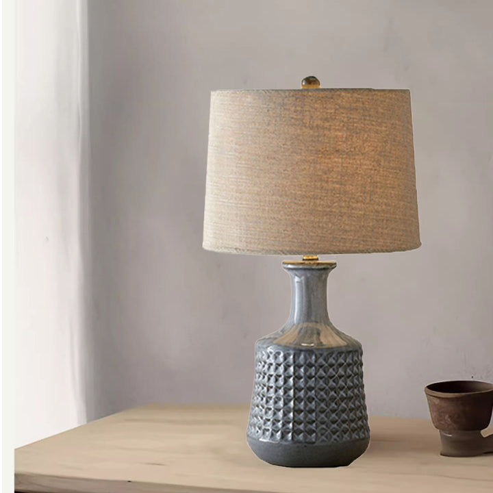 Traditionelle Bauernhausstoff-Kegel-Schirm Keramikvase Basis 1-Licht Tischlampe für das Schlafzimmer 
