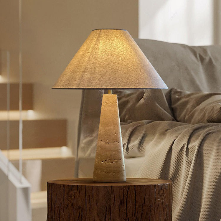 Lampe de table 1 lumière pour étude avec abat-jour conique en tissu japonais traditionnel et base en travertin jaune 