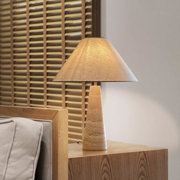 Lampe de table 1 lumière pour étude avec abat-jour conique en tissu japonais traditionnel et base en travertin jaune 