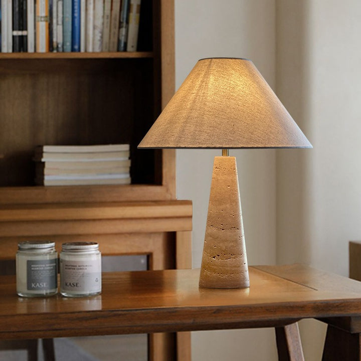 Lampe de table 1 lumière pour étude avec abat-jour conique en tissu japonais traditionnel et base en travertin jaune 