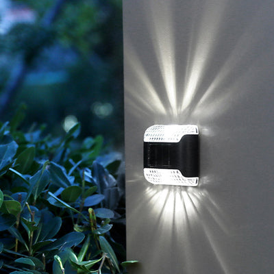 Applique murale extérieure LED rectangulaire en ABS solaire industrielle contemporaine avec éclairage vers le haut et vers le bas pour jardin 