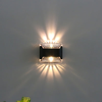 Applique murale extérieure LED rectangulaire en ABS solaire industrielle contemporaine avec éclairage vers le haut et vers le bas pour jardin 