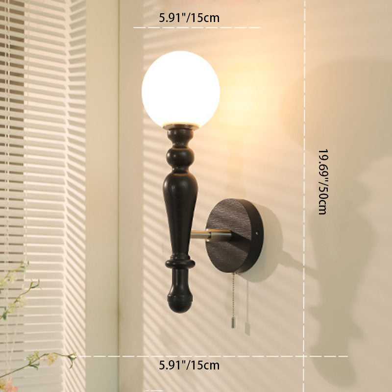 Applique murale 1 lumière en bois de frêne traditionnel français avec abat-jour en verre boule pour chambre 