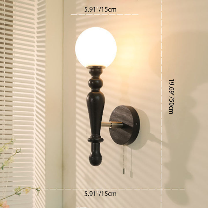 Aplique de pared de 1 luz con pantalla de bola de vidrio y varilla de madera de fresno francesa tradicional para dormitorio 