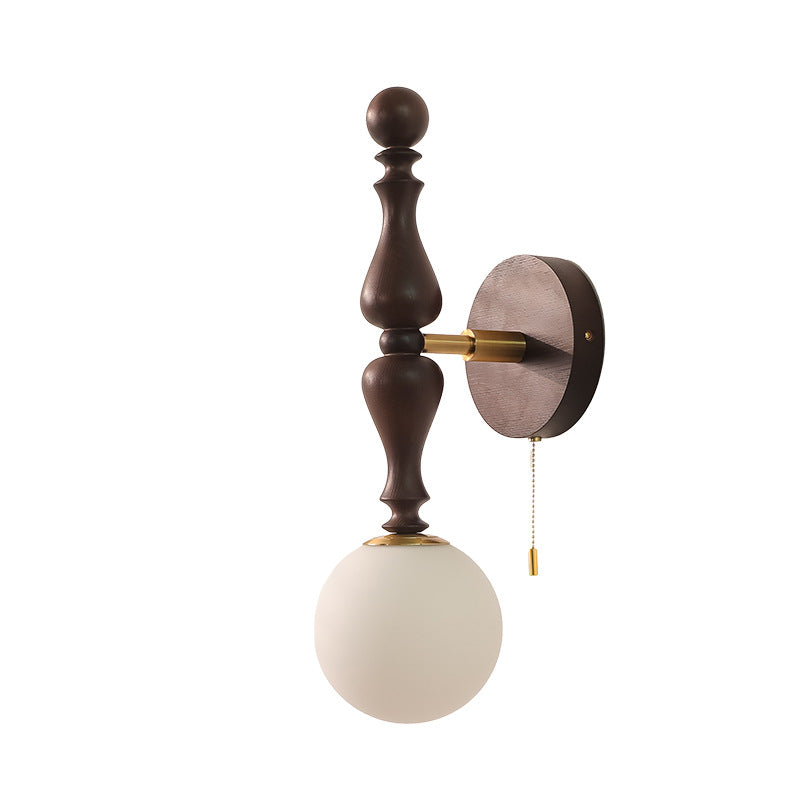 Applique murale 1 lumière en bois de frêne traditionnel français avec abat-jour en verre boule pour chambre 