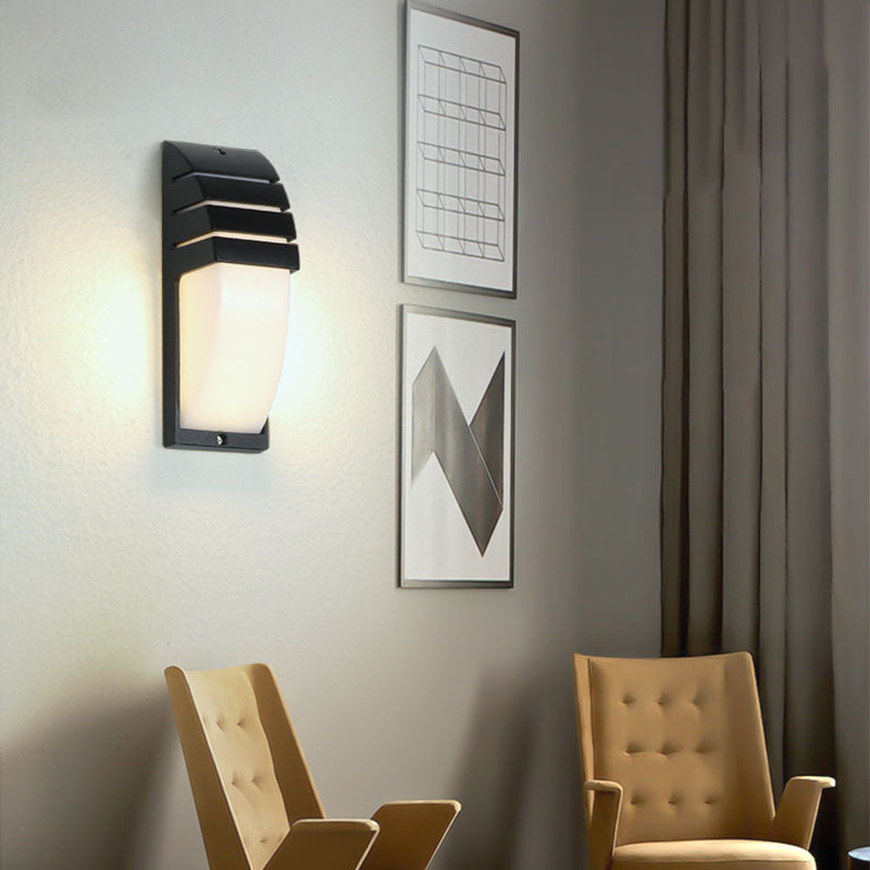 مصباح حائط خارجي مقاوم للماء LED بإحساس جسم الإنسان من الألومنيوم والأكريليك بتصميم بسيط ومعاصر لقوس للحديقة 