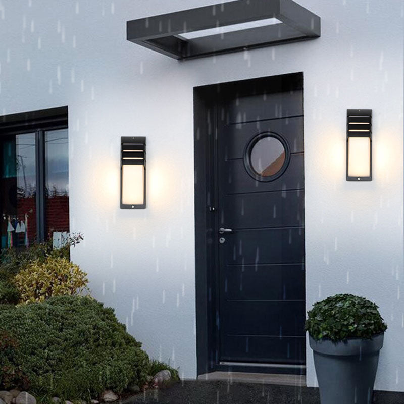 مصباح حائط خارجي مقاوم للماء LED بإحساس جسم الإنسان من الألومنيوم والأكريليك بتصميم بسيط ومعاصر لقوس للحديقة 