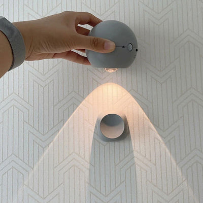 مصباح حائط معاصر على شكل كرة ABS نورديك مع شحن USB وإضاءة LED مغناطيسية لغرفة النوم 