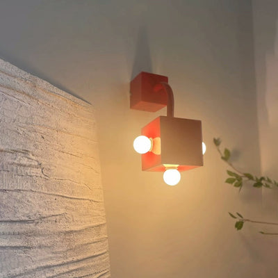 Zeitgenössische skandinavische Eisen-Wandleuchte mit 3 Leuchten für das Esszimmer 