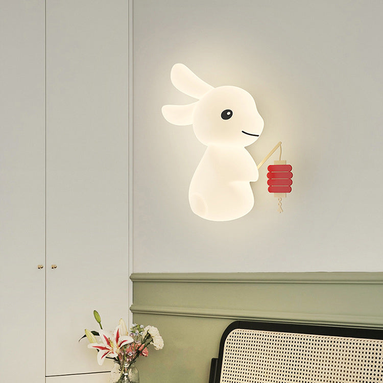 Zeitgenössische kreative Tierkaninchen-Karotten-PE-Eisen-LED-Wandleuchte für das Wohnzimmer 