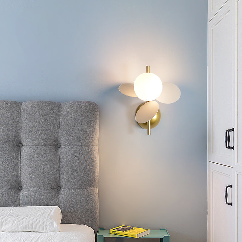 Applique murale 1 lumière en PVC avec abat-jour en verre boule scandinave contemporain pour salle à manger 