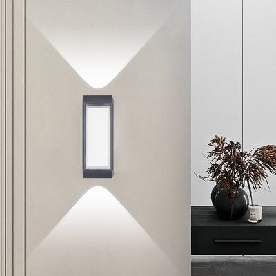 مصباح حائط خارجي LED مقاوم للماء من البلاستيك بتصميم بسيط ومعاصر للحديقة 
