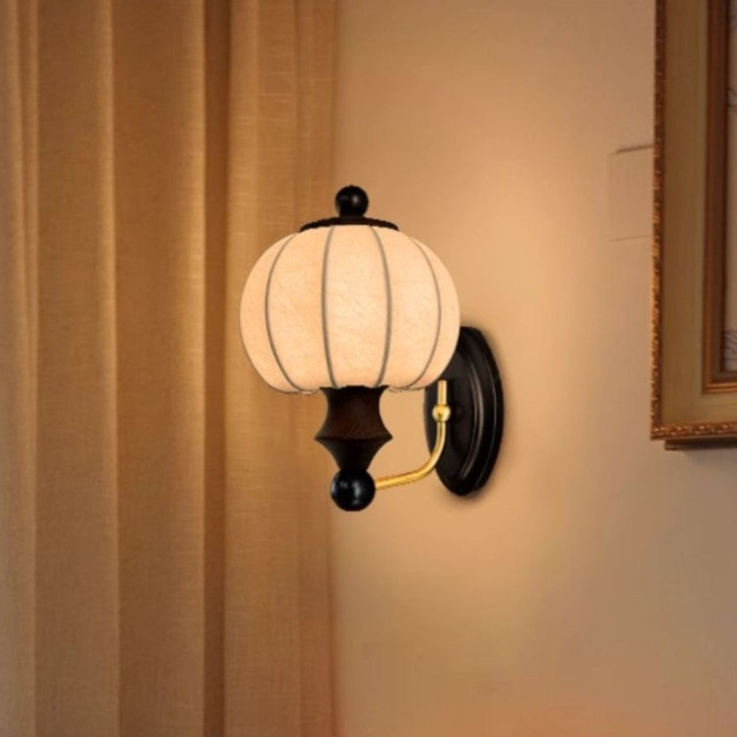 Zeitgenössische Retro-Seiden-Rundschirm-Massivholz-Eisen-LED-Wandleuchte für Esszimmer 