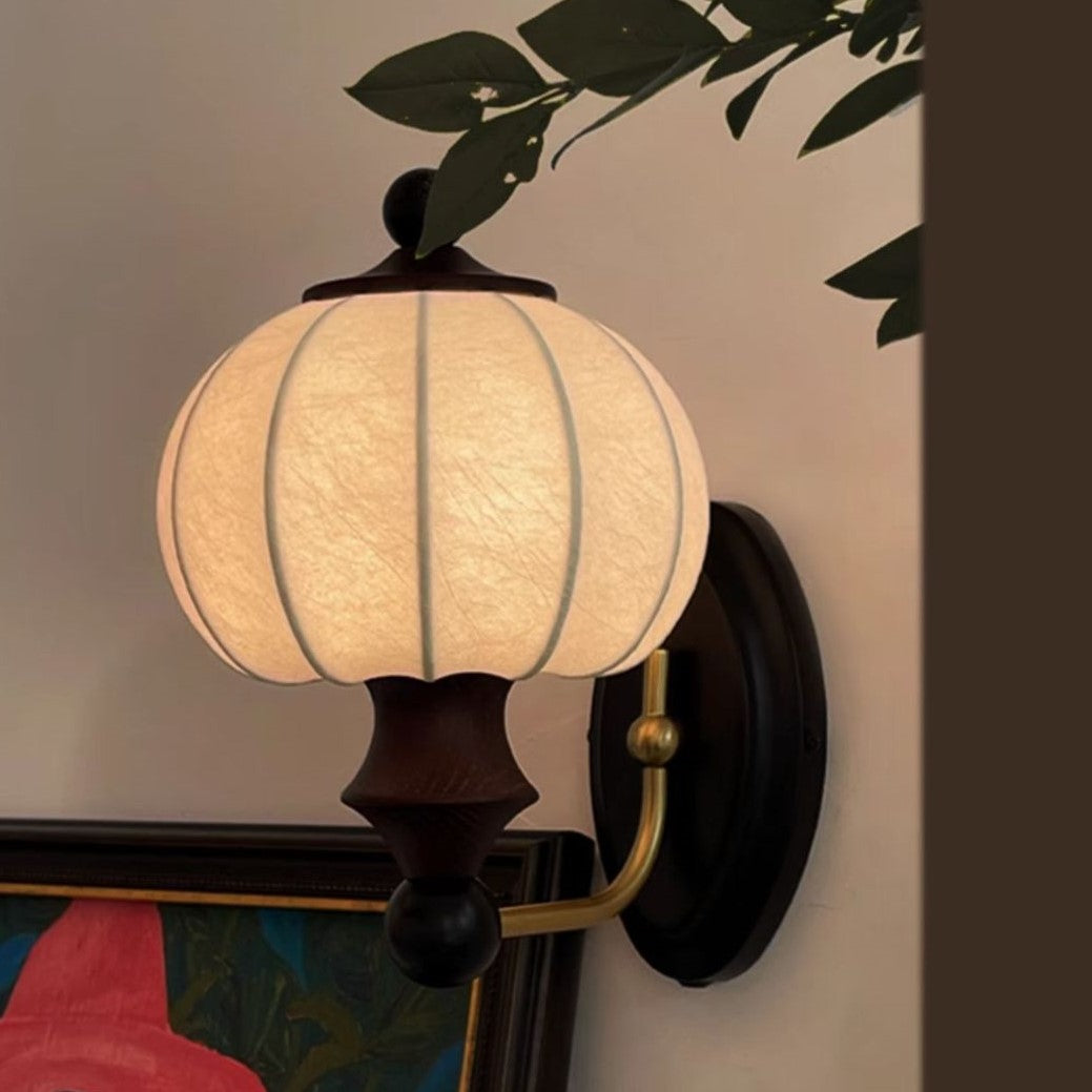 Zeitgenössische Retro-Seiden-Rundschirm-Massivholz-Eisen-LED-Wandleuchte für Esszimmer 