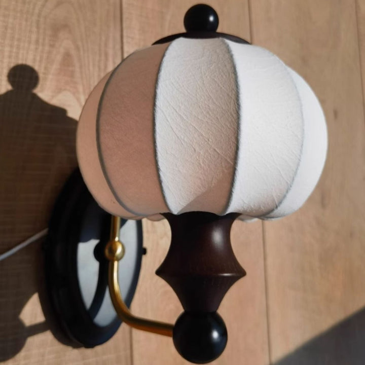 Zeitgenössische Retro-Seiden-Rundschirm-Massivholz-Eisen-LED-Wandleuchte für Esszimmer 
