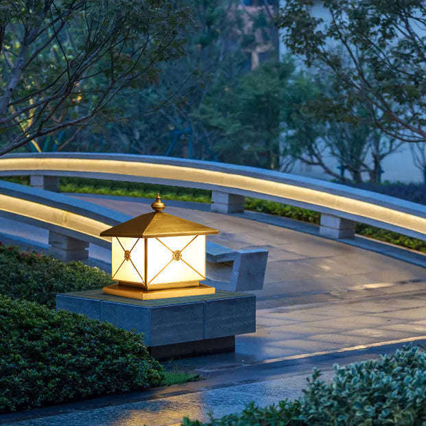Lanterne de jardin solaire en cuivre traditionnel chinois avec verre et un seul luminaire 