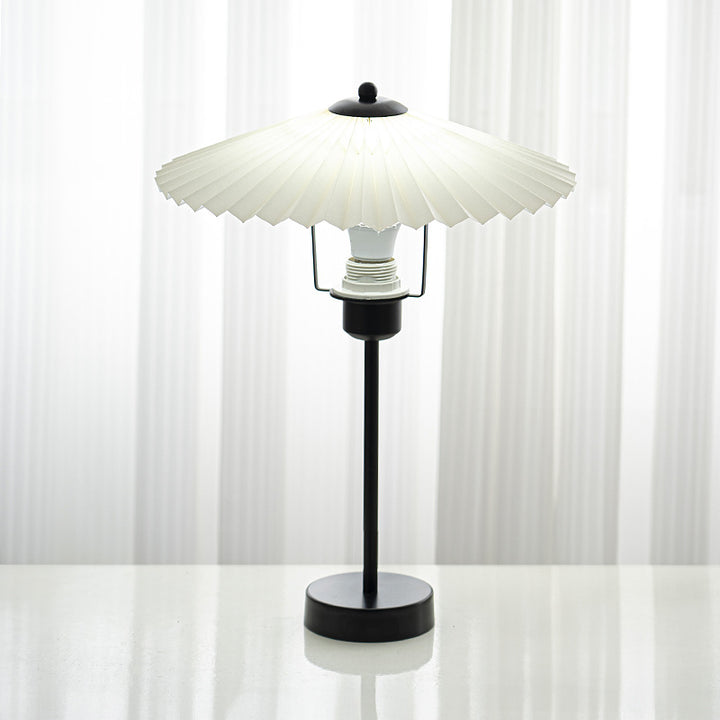 Lampe de table 1 lumière en tissu plissé nordique contemporain conique en métal pour chevet 