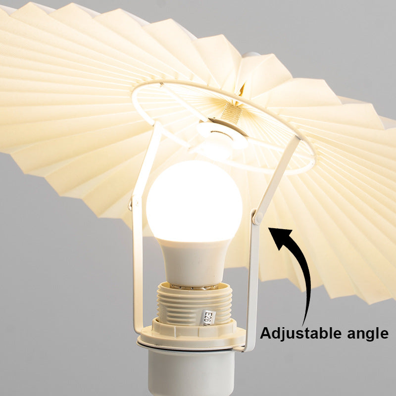 Lampe de table 1 lumière en tissu plissé nordique contemporain conique en métal pour chevet 