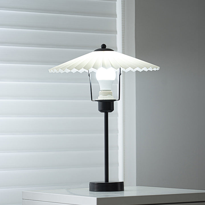 Lampe de table 1 lumière en tissu plissé nordique contemporain conique en métal pour chevet 