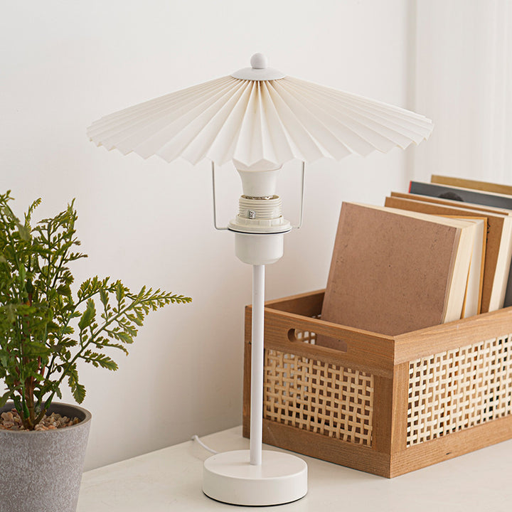 Lampe de table 1 lumière en tissu plissé nordique contemporain conique en métal pour chevet 