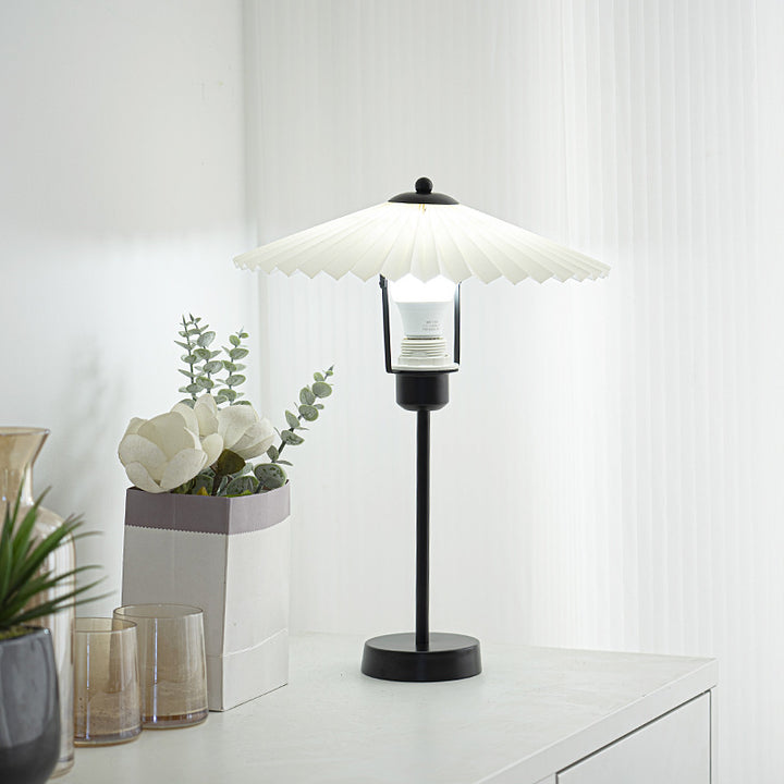 Lampe de table 1 lumière en tissu plissé nordique contemporain conique en métal pour chevet 