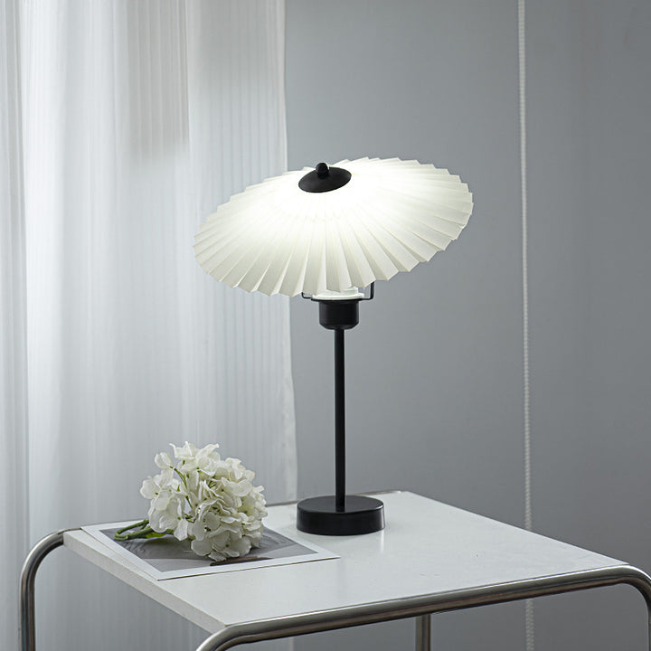 Lampe de table 1 lumière en tissu plissé nordique contemporain conique en métal pour chevet 