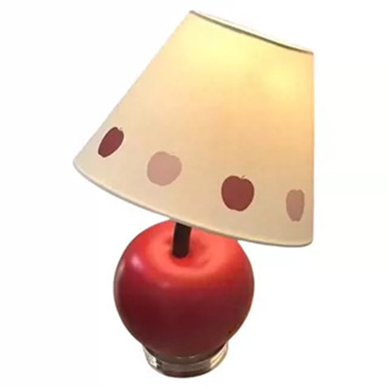 Zeitgenössische kreative geneigte Harz-Apfel-Stoffschirm 1-Licht-Tischlampe für das Schlafzimmer 