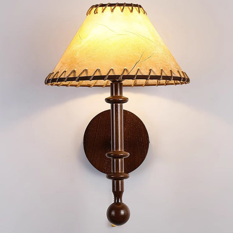 Traditionelle französische Stoffkegel-Lampenschirm-Wandleuchte aus Eschenholz mit 1 Licht für das Schlafzimmer 