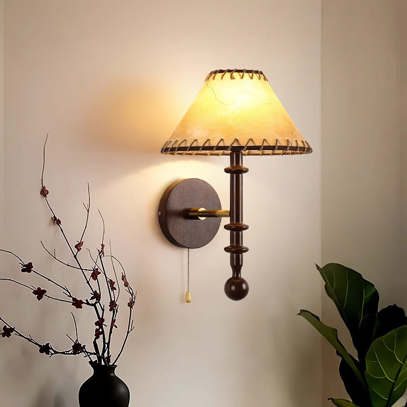 Traditionelle französische Stoffkegel-Lampenschirm-Wandleuchte aus Eschenholz mit 1 Licht für das Schlafzimmer 