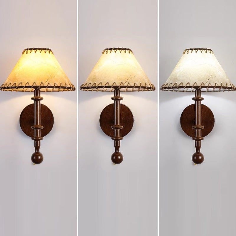 Traditionelle französische Stoffkegel-Lampenschirm-Wandleuchte aus Eschenholz mit 1 Licht für das Schlafzimmer 