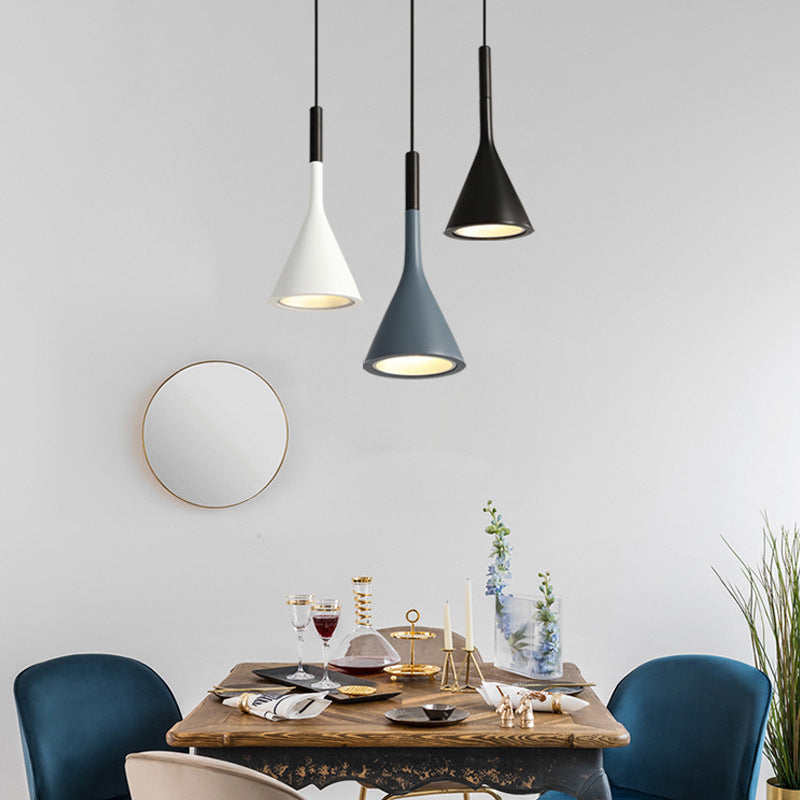 Zeitgenössische nordische Hardware-Harz-Kegelschirm 1-Licht-Pendelleuchte für das Wohnzimmer 