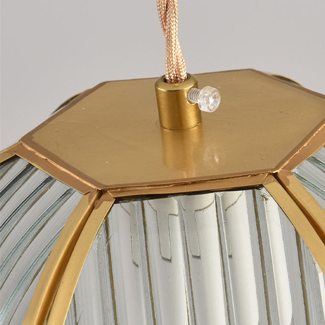 Zeitgenössische Luxus-Pendelleuchte mit vertikal gemustertem Glas, rundem Schirm und Kupfer, 1-Licht für Wohnzimmer 