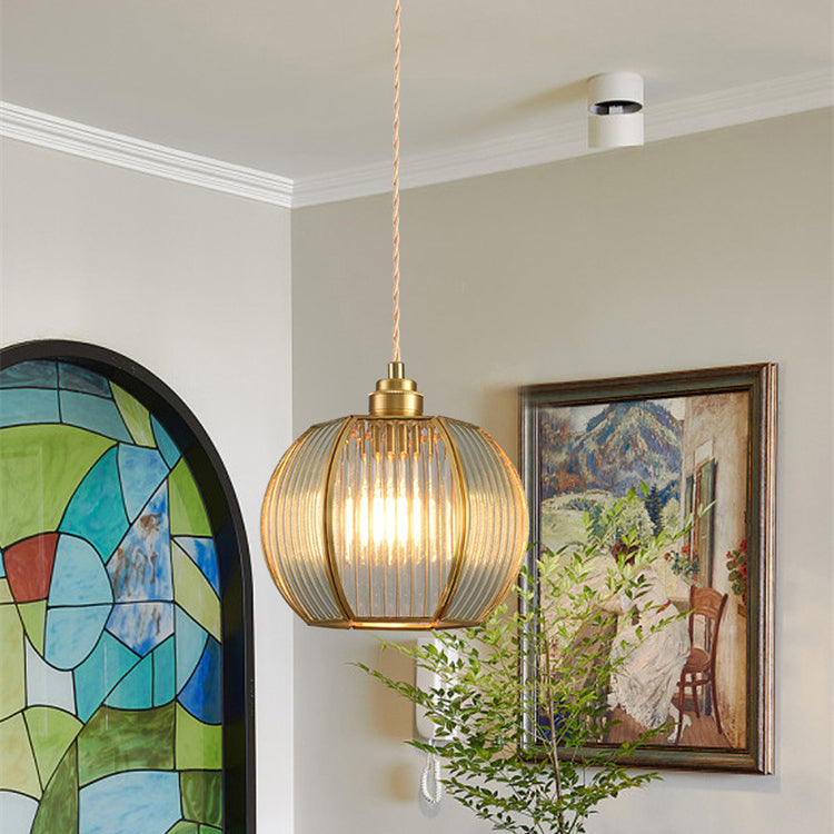 Zeitgenössische Luxus-Pendelleuchte mit vertikal gemustertem Glas, rundem Schirm und Kupfer, 1-Licht für Wohnzimmer 