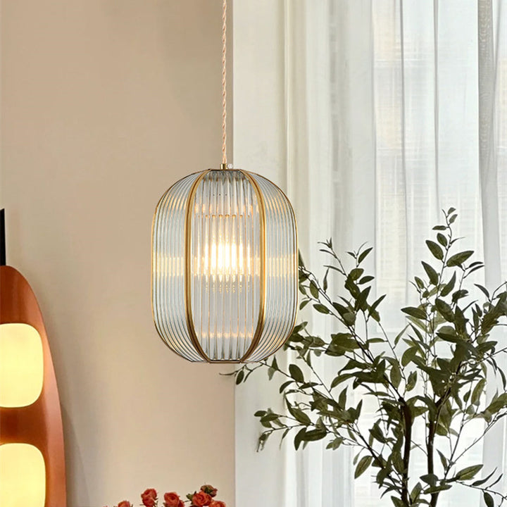 Zeitgenössische Luxus-Pendelleuchte mit vertikal gemustertem Glas, rundem Schirm und Kupfer, 1-Licht für Wohnzimmer 