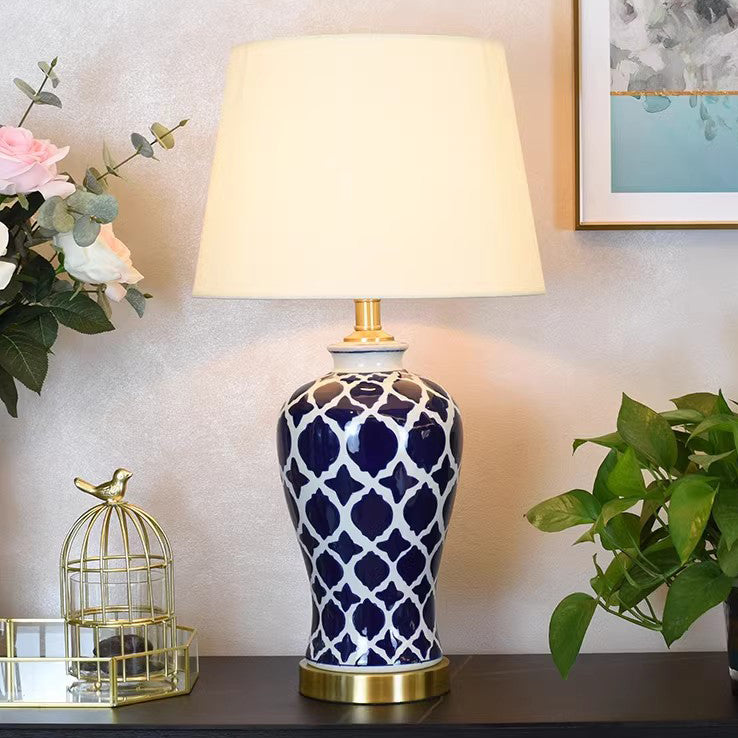 Lámpara de mesa de 1 luz con pantalla cilíndrica de tela china tradicional y base de cerámica para estudio 