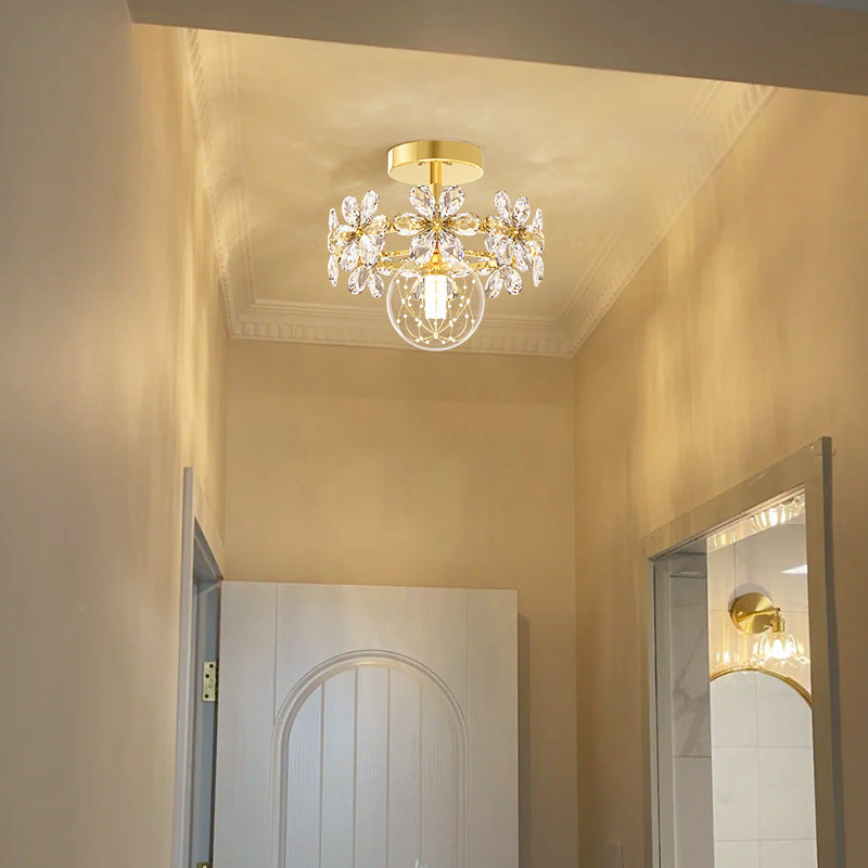 Zeitgenössische Luxus Eisen Kristall Blütenblatt LED Deckenleuchte für das Wohnzimmer 
